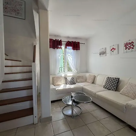 Np110-060 Maison 3 Chambres, *